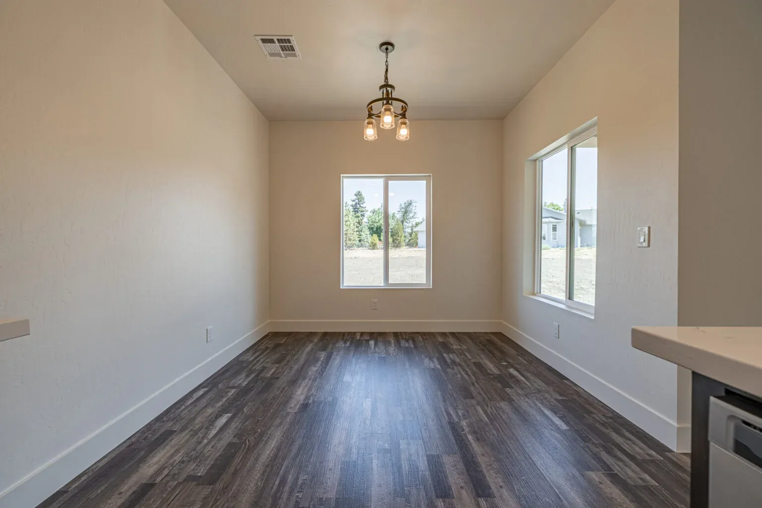 Sunset Retreat: Dining room