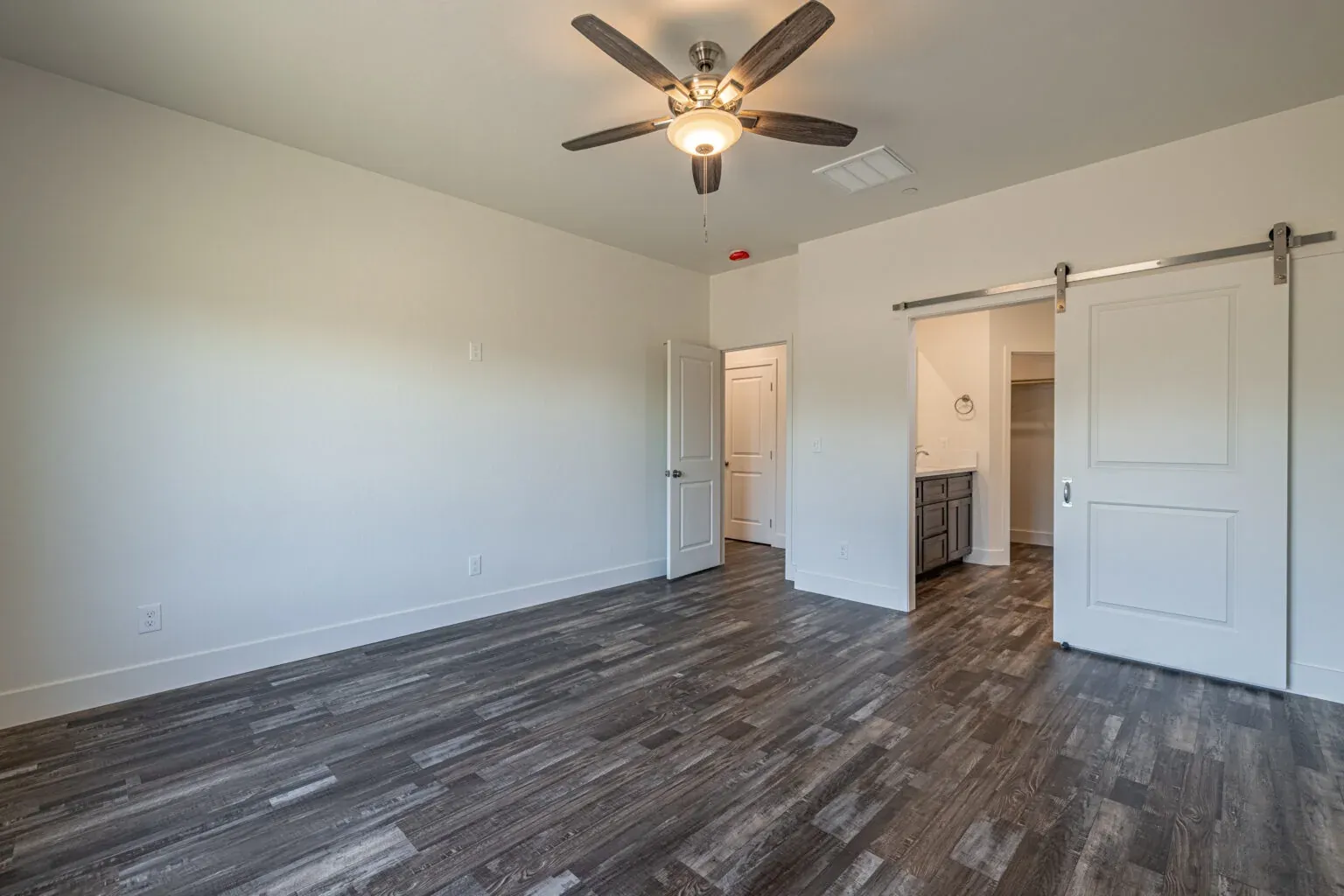Sunset Retreat: Primary suite