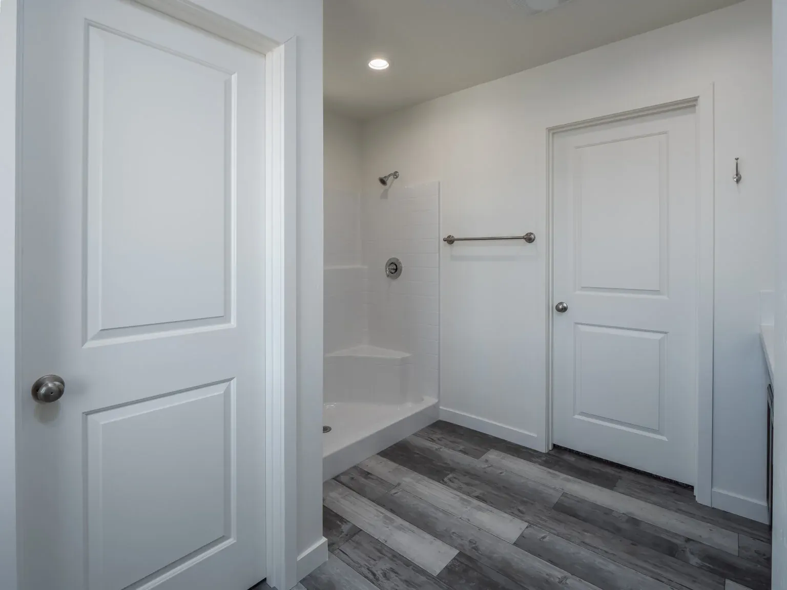 The Tranquil Abode: Bathroom, alternate view